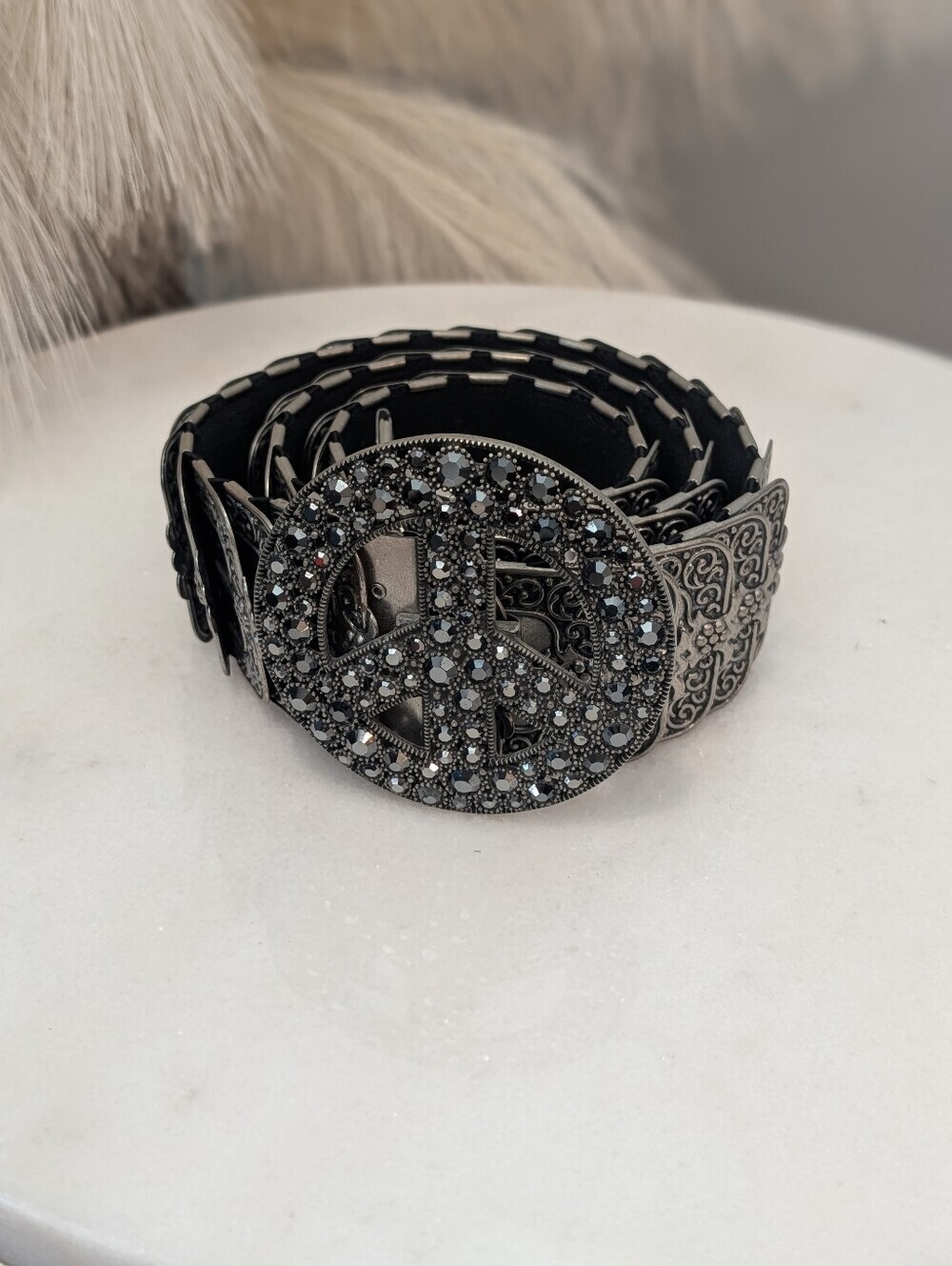 Embossed Plat Chain Waist Belt with Round Decorative “Peace” Buckle